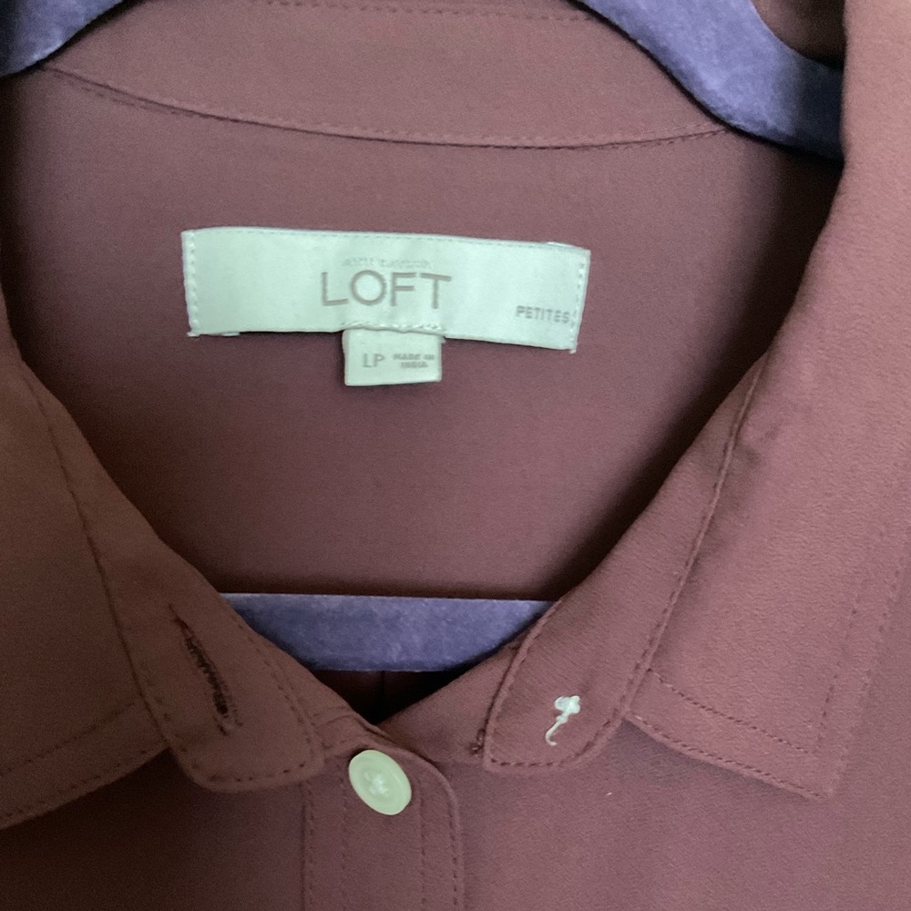 Ann Taylor Loft Petite Cranberry Button Front Top NWOT - Picture 6 of 9